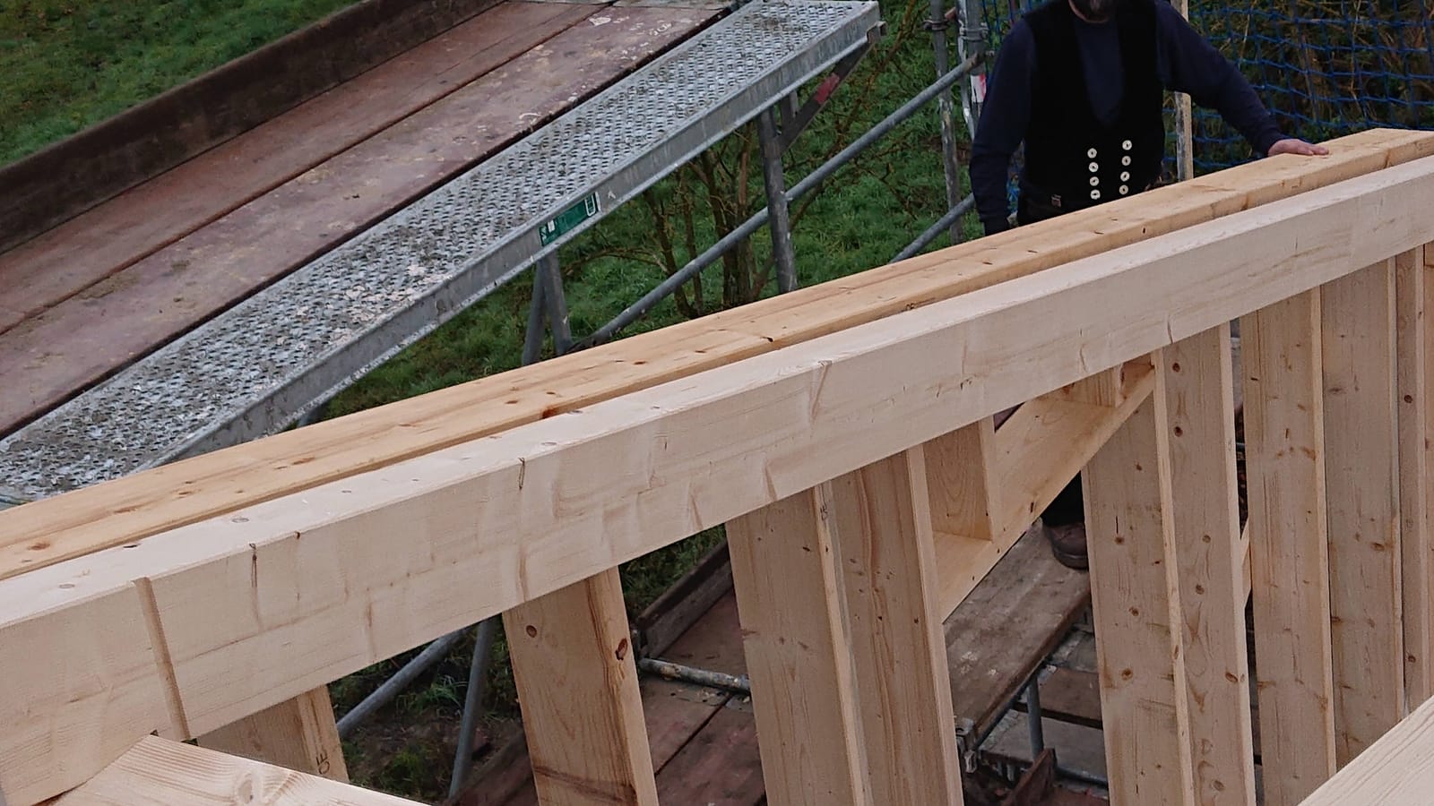 Holzähnlich