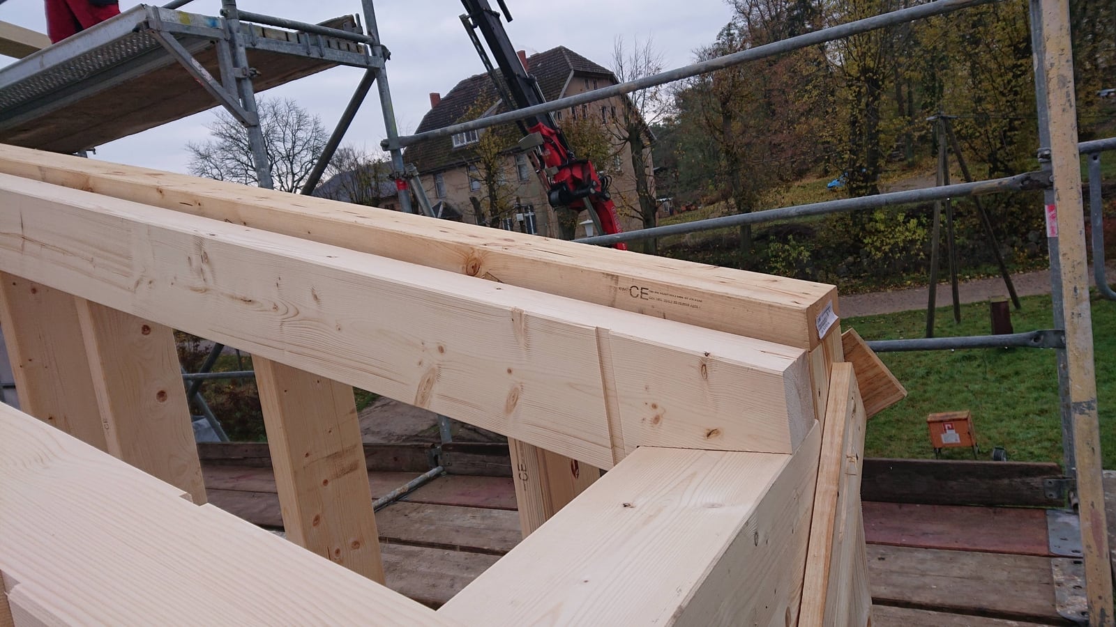 Holzähnlich