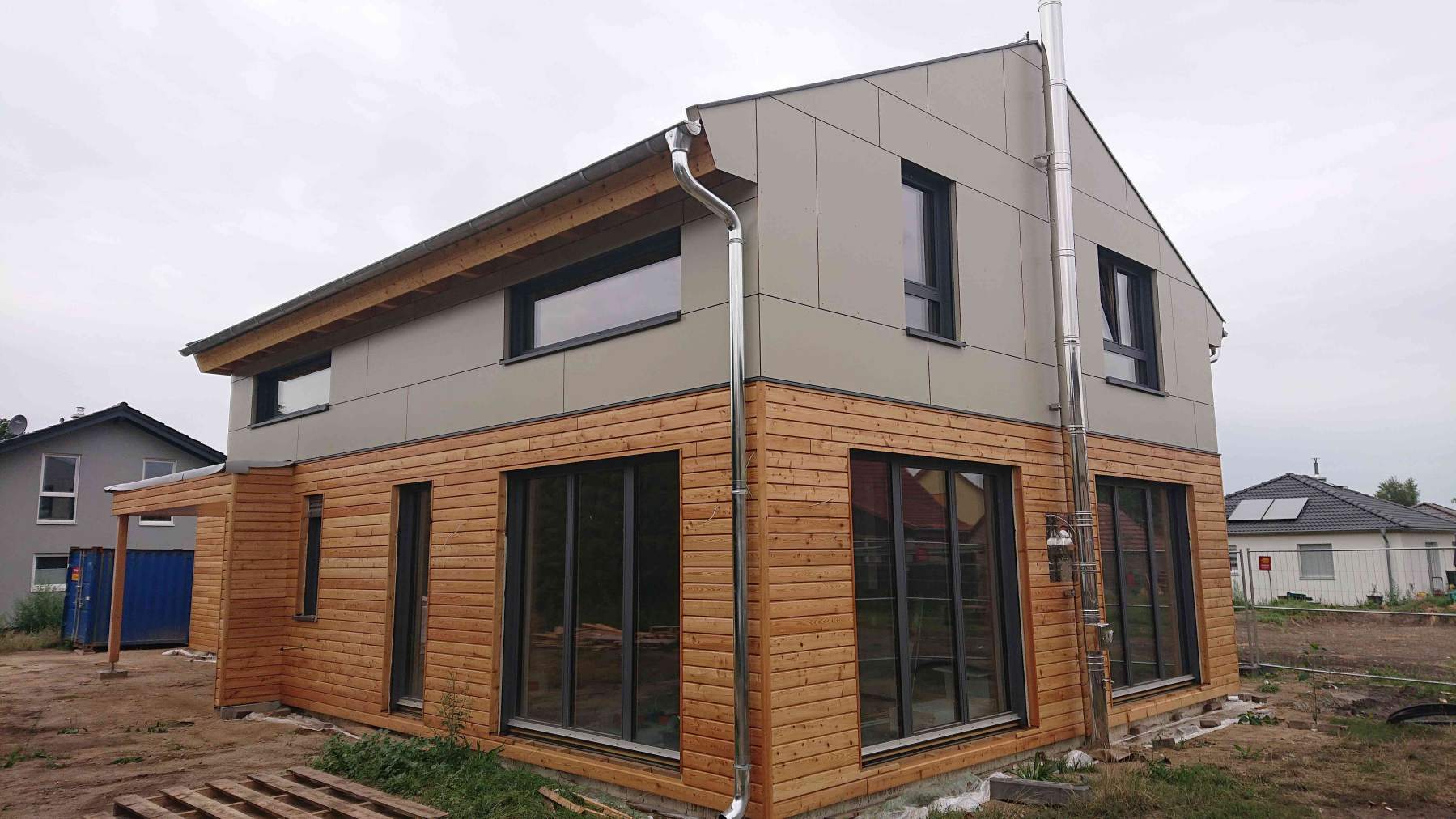 Haus mit Fenstern