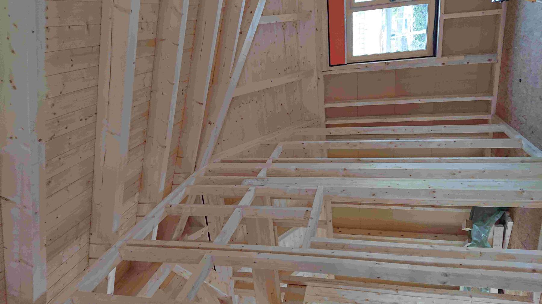 Decke und Holzleisten