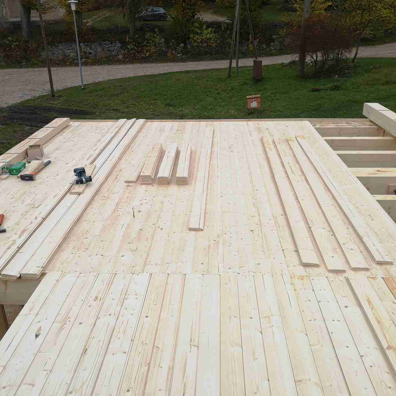 Holzdeckenmontage