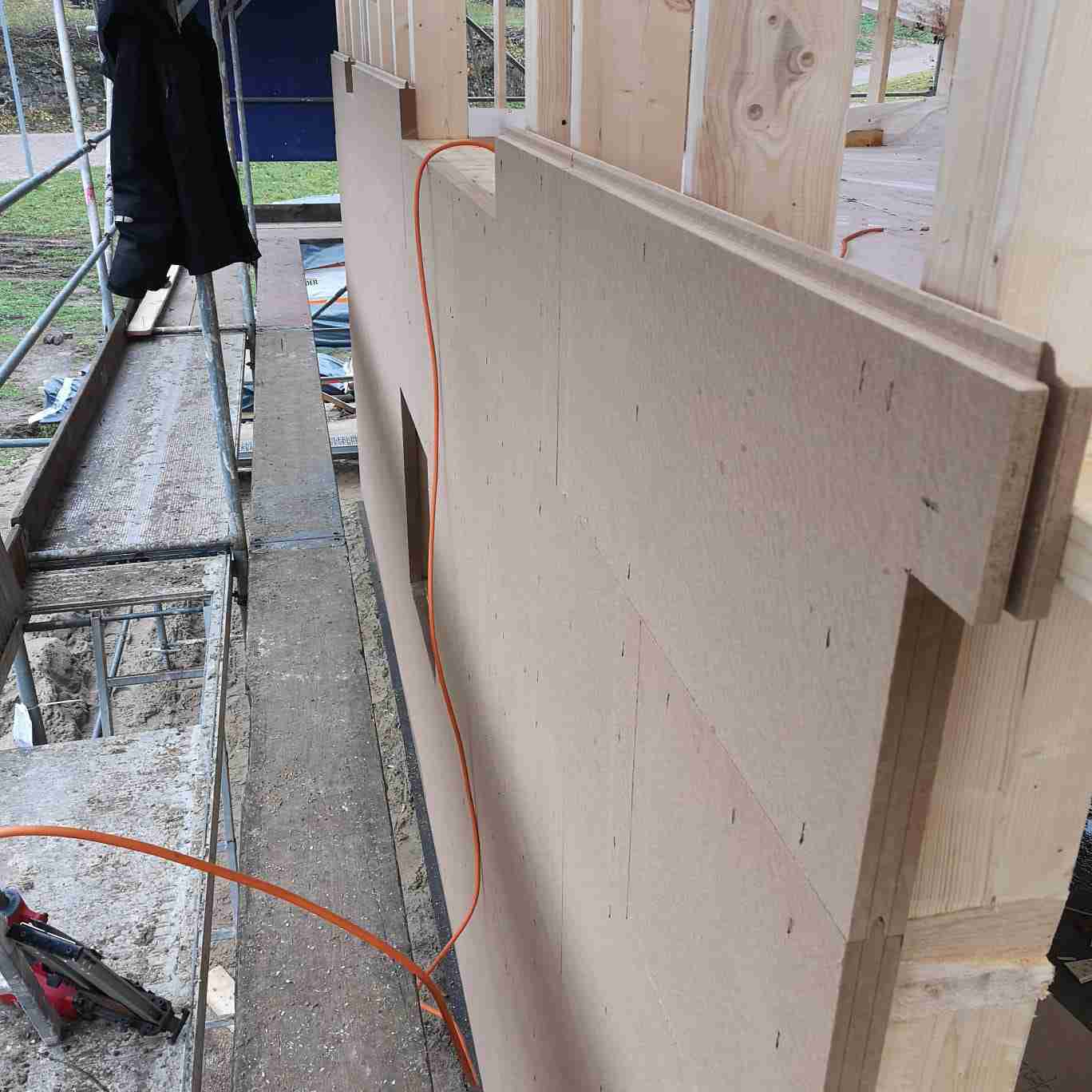 Holzdeckenmontage